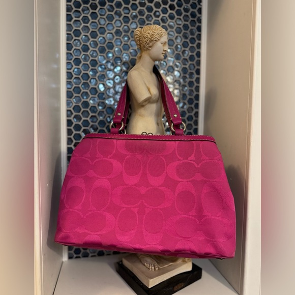 Fuchsia Coach Purse Nº C1082-F14940 - Picture 4 of 11